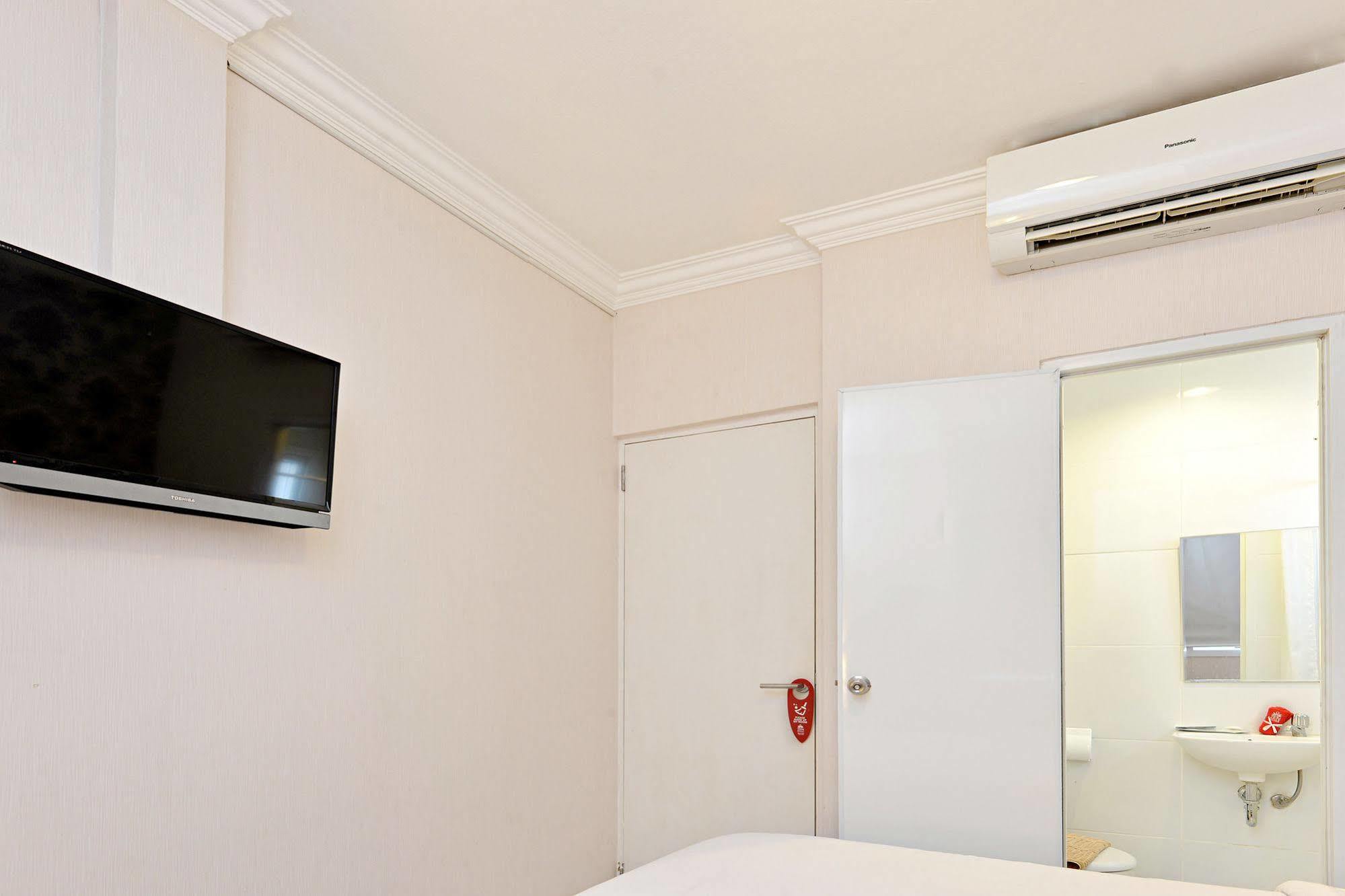 Zen Rooms Basic Tangerang Aeropolis Экстерьер фото
