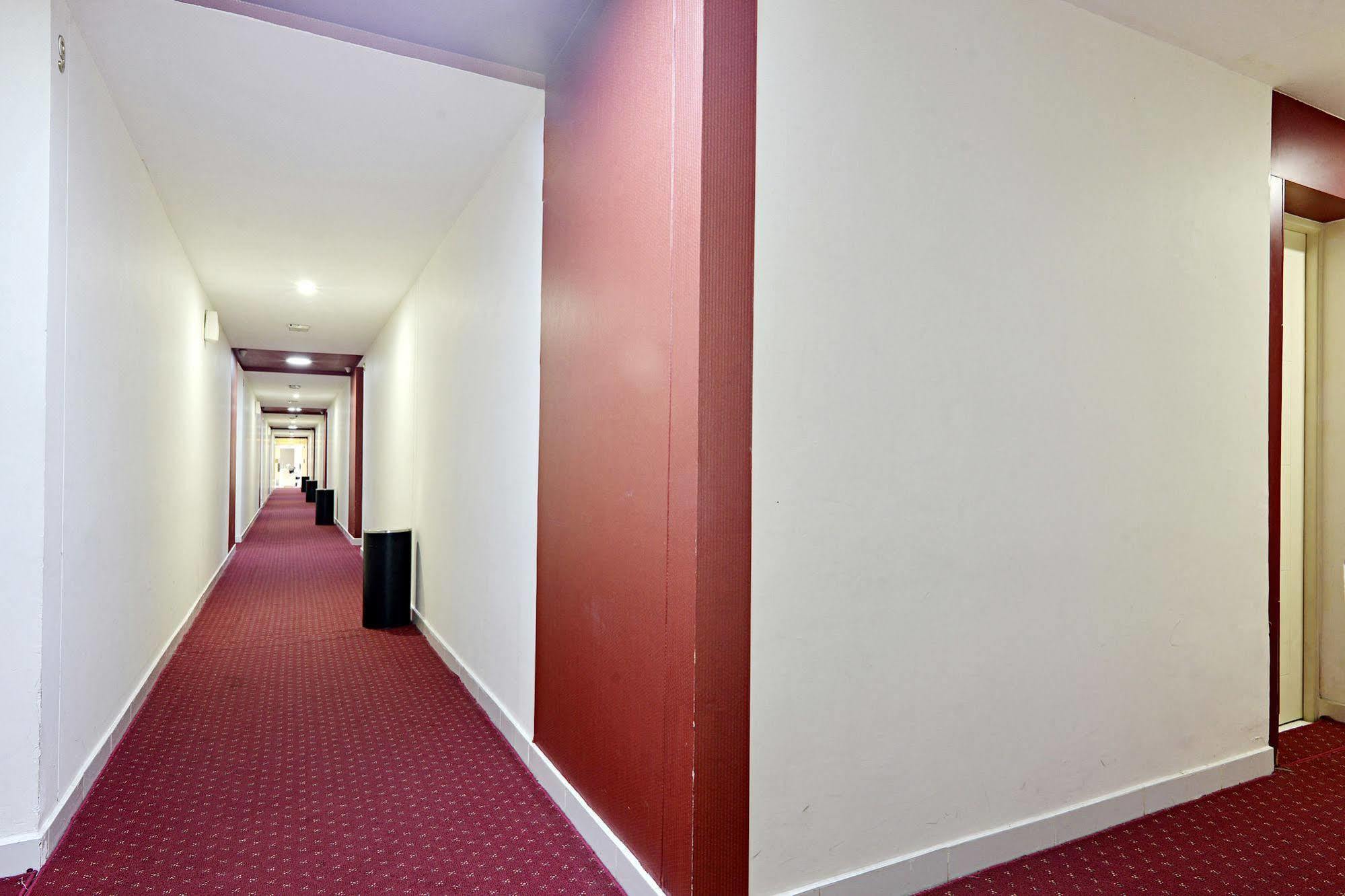 Zen Rooms Basic Tangerang Aeropolis Экстерьер фото
